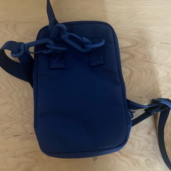 Lululemon blue/neon camo crossbody - Picture 4 of 5